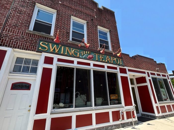 exterior Swing the Teapot in Floral Park, New York