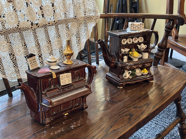 teapots at Swing the Teapot in Floral Park, New York