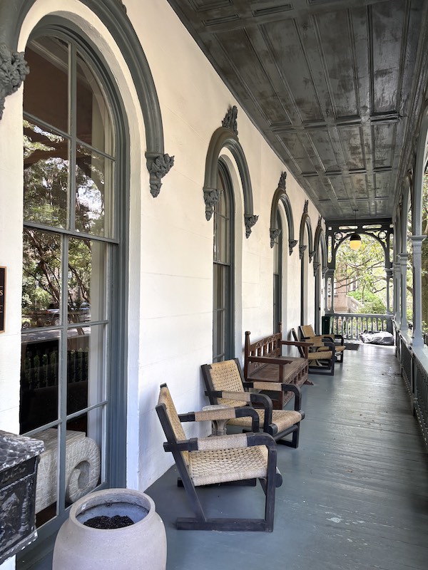 exterior Bellwether House in Savannah, Georgia