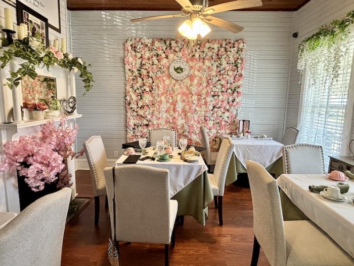 front tearoom in Anna's Tearoom in Springfield, Georgia.