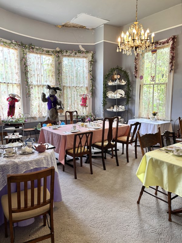 Smith-Byrd House decorated for Easter